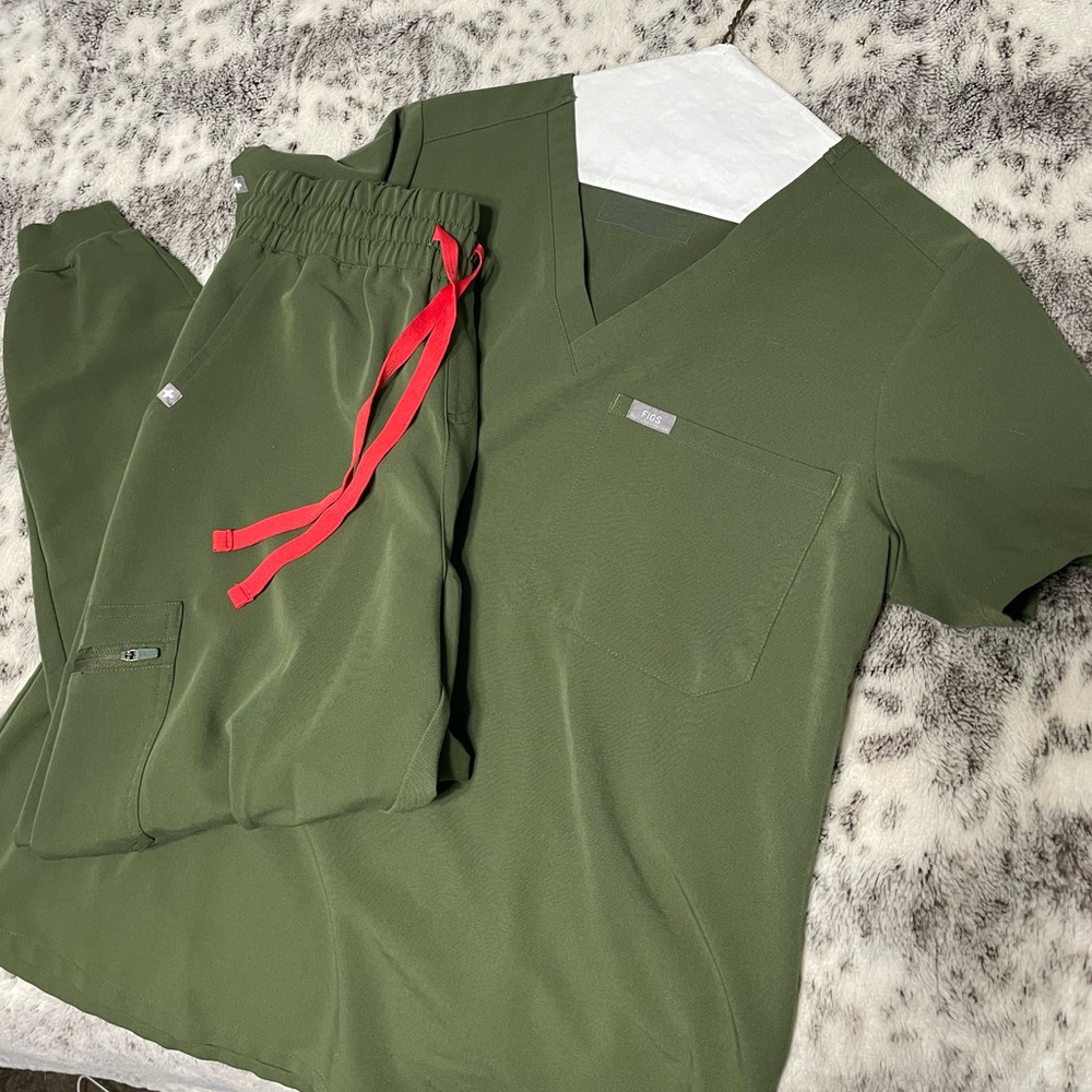 Figs Light Green Scrub Set